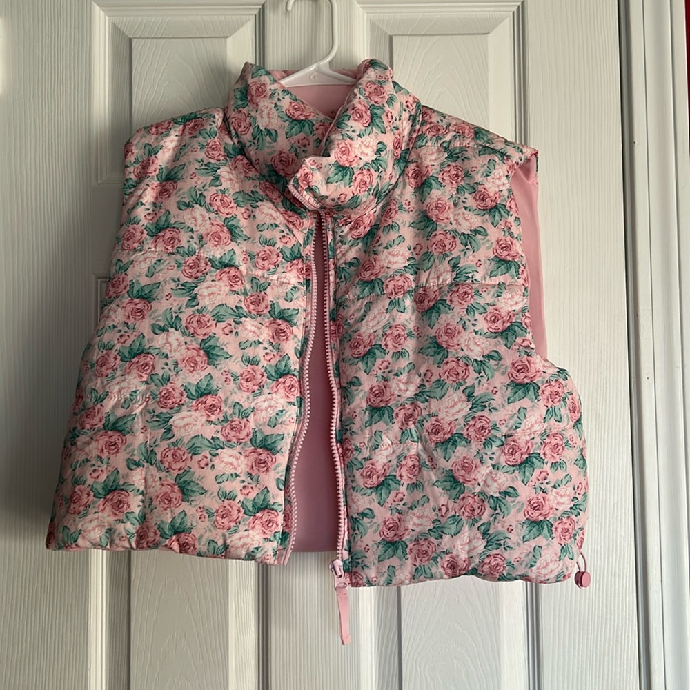 XL cropped puffer vest.